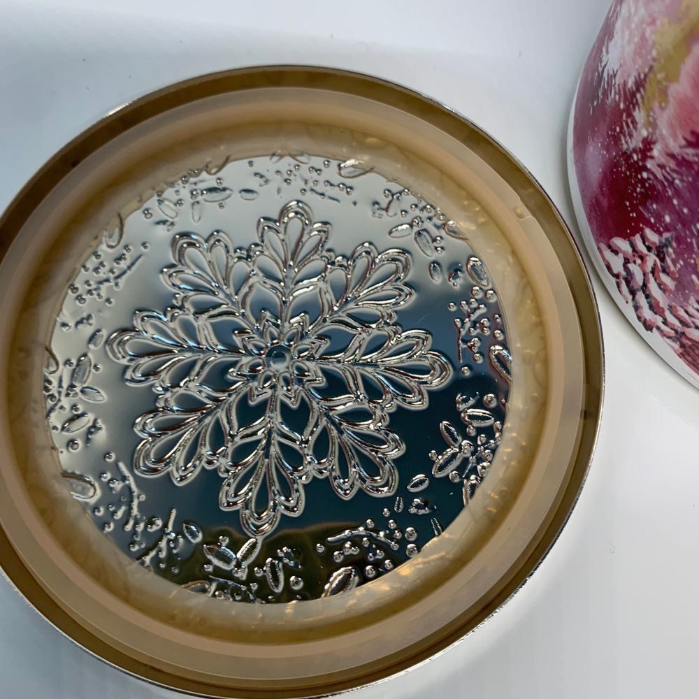 Strawberry Snowflake 3 Wick Candle With Lid Bath & Body Works NEW - Picture 5 of 6